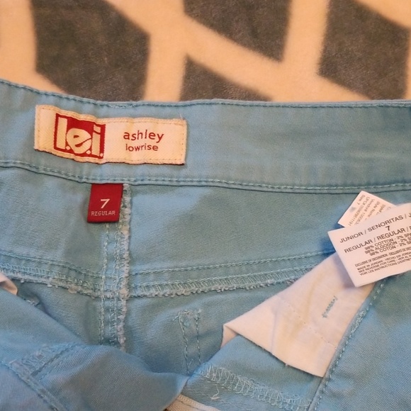 Shorts - Picture 4 of 4